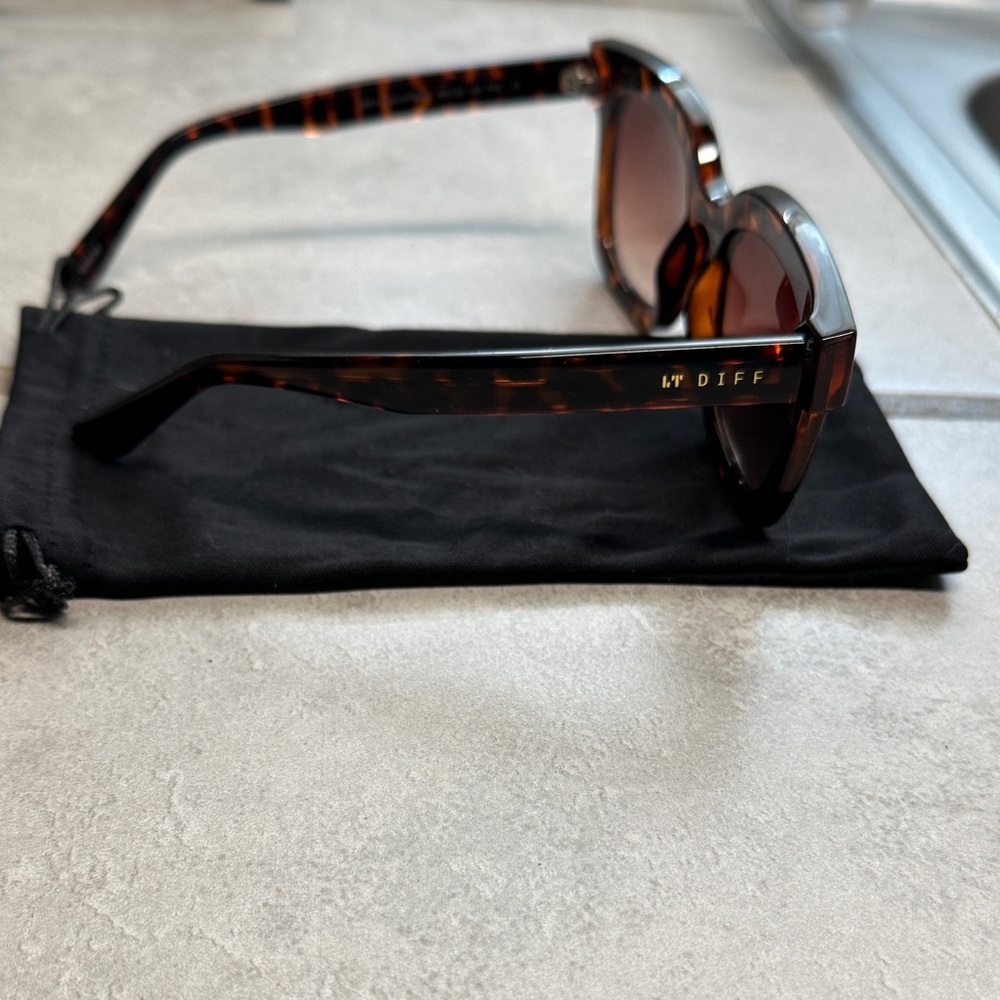 Diff Eyewear Makay Tortoise Shell Sunglasses - image 7